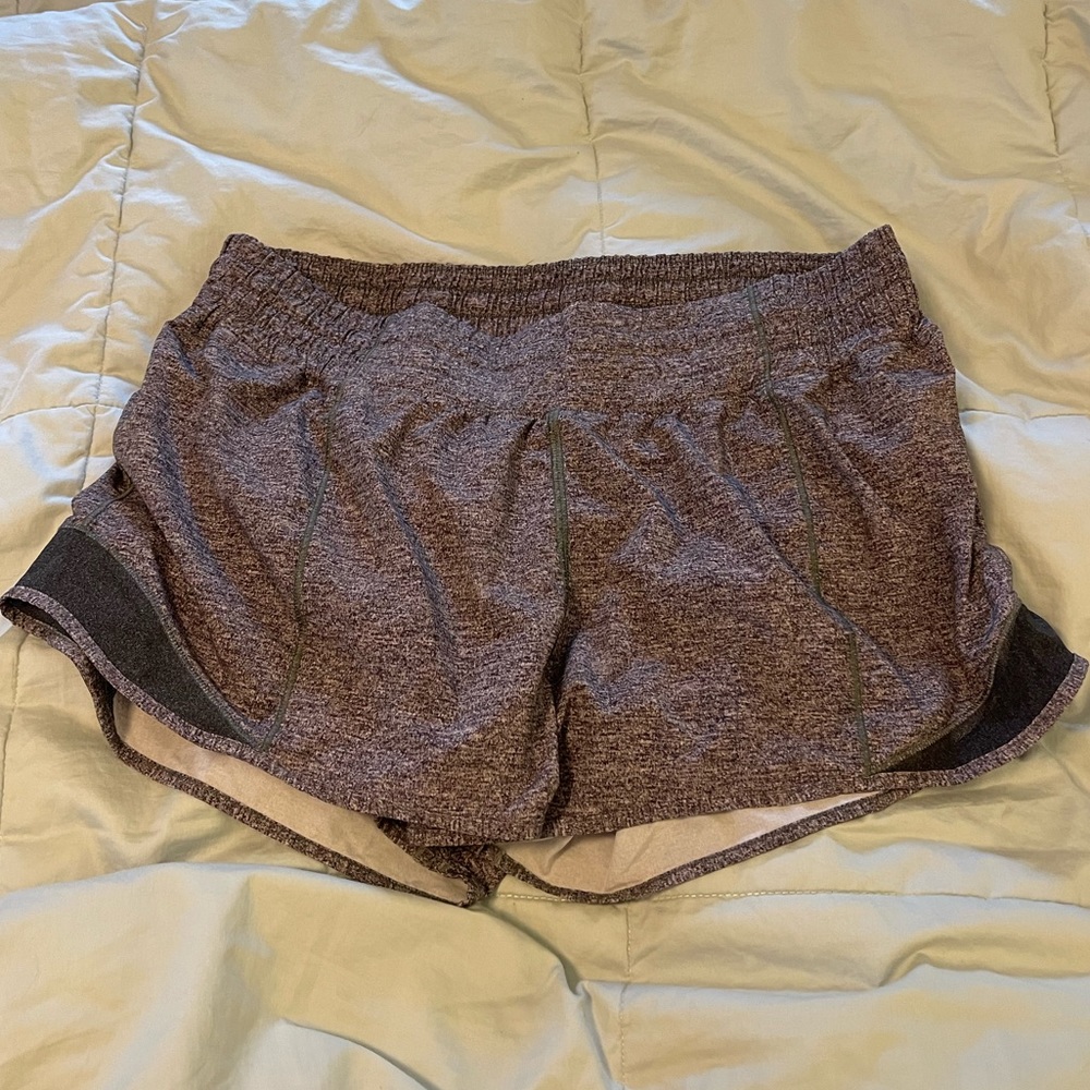 LULULEMON HOTTY HOT SHORT 2.5” HIGH RISE SIZE 10